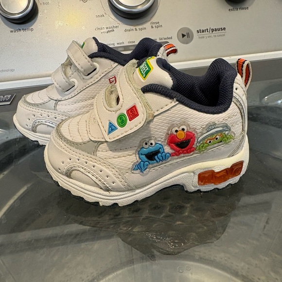 Vintage Y2K 2008 Sesame Street Kids Sneakers - Elmo, Grouch, Cookie Monster - Picture 3 of 10